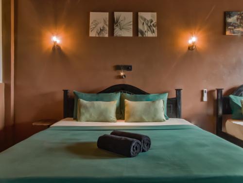 room_6_-_bed
